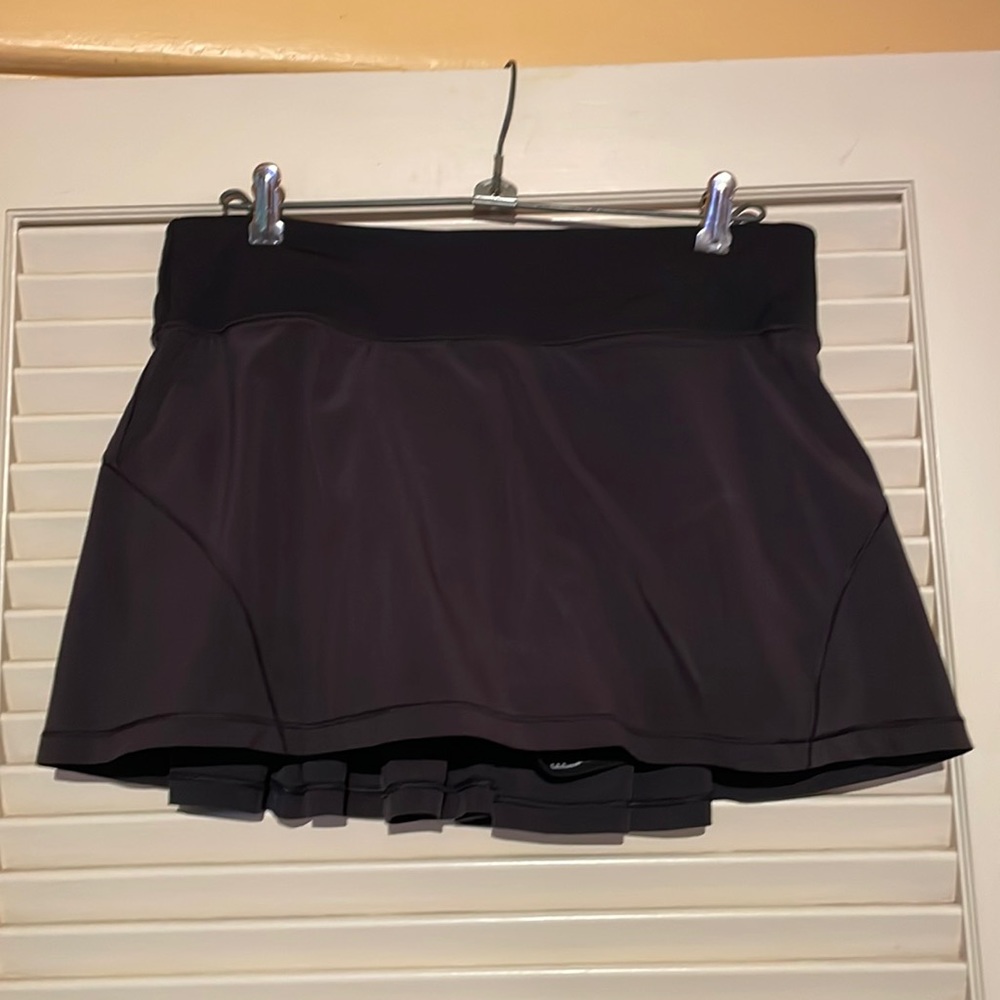 Lululemon black tennis skirt size 6